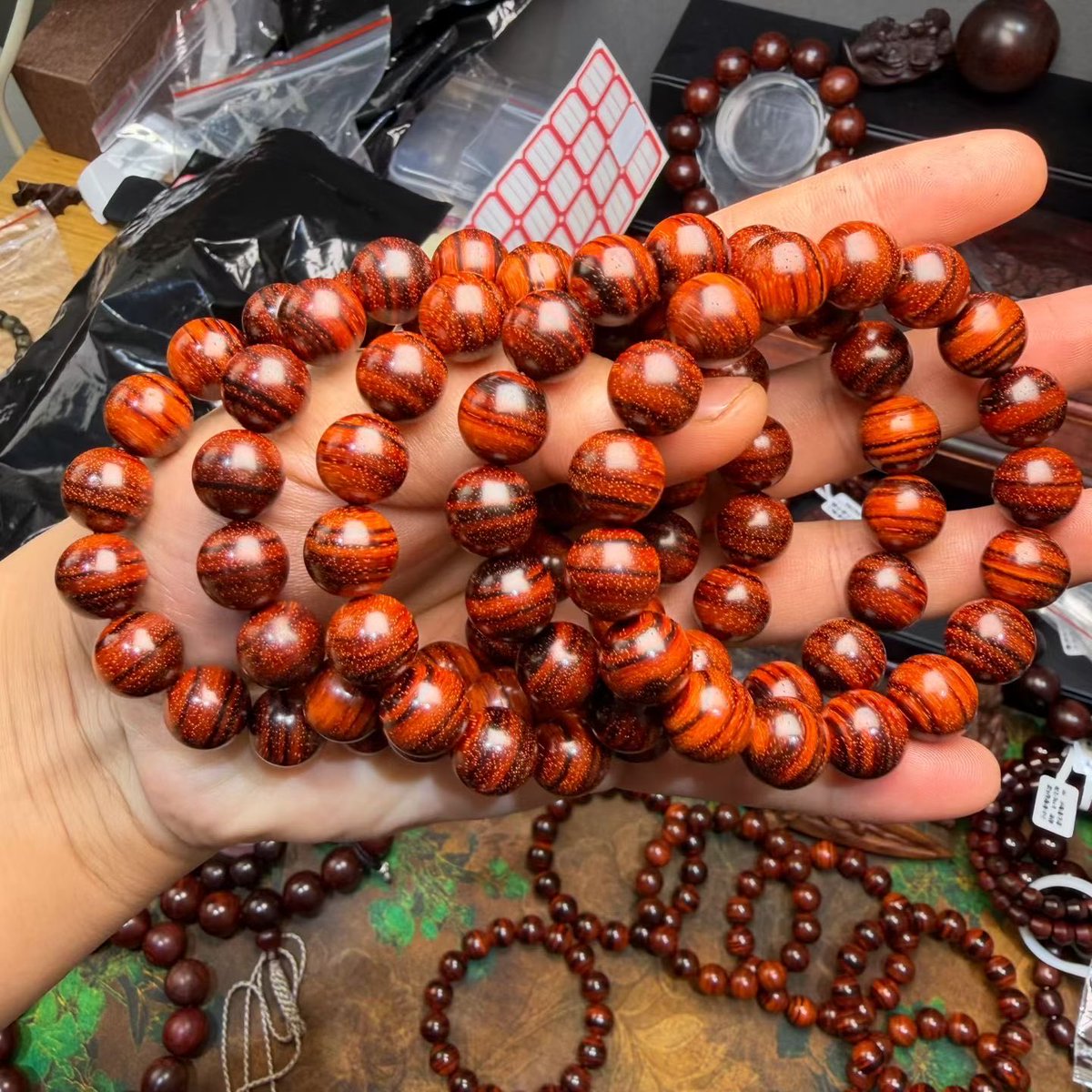 AGwbe3's tweet photo. Premium Red Sandalwood Prayer Beads ✨

Handcrafted with natural red sandalwood
Smooth texture ·Deep rich color · Elegant shine

✔️ 108 beads
✔️ Comfortable fit
✔️ Unisex design

Worldwide shipping available 🌍
DM to order 📩

#prayerbeads #tasbih #misbaha #sandalwood #mensstyle https://t.co/pvbizGTAad