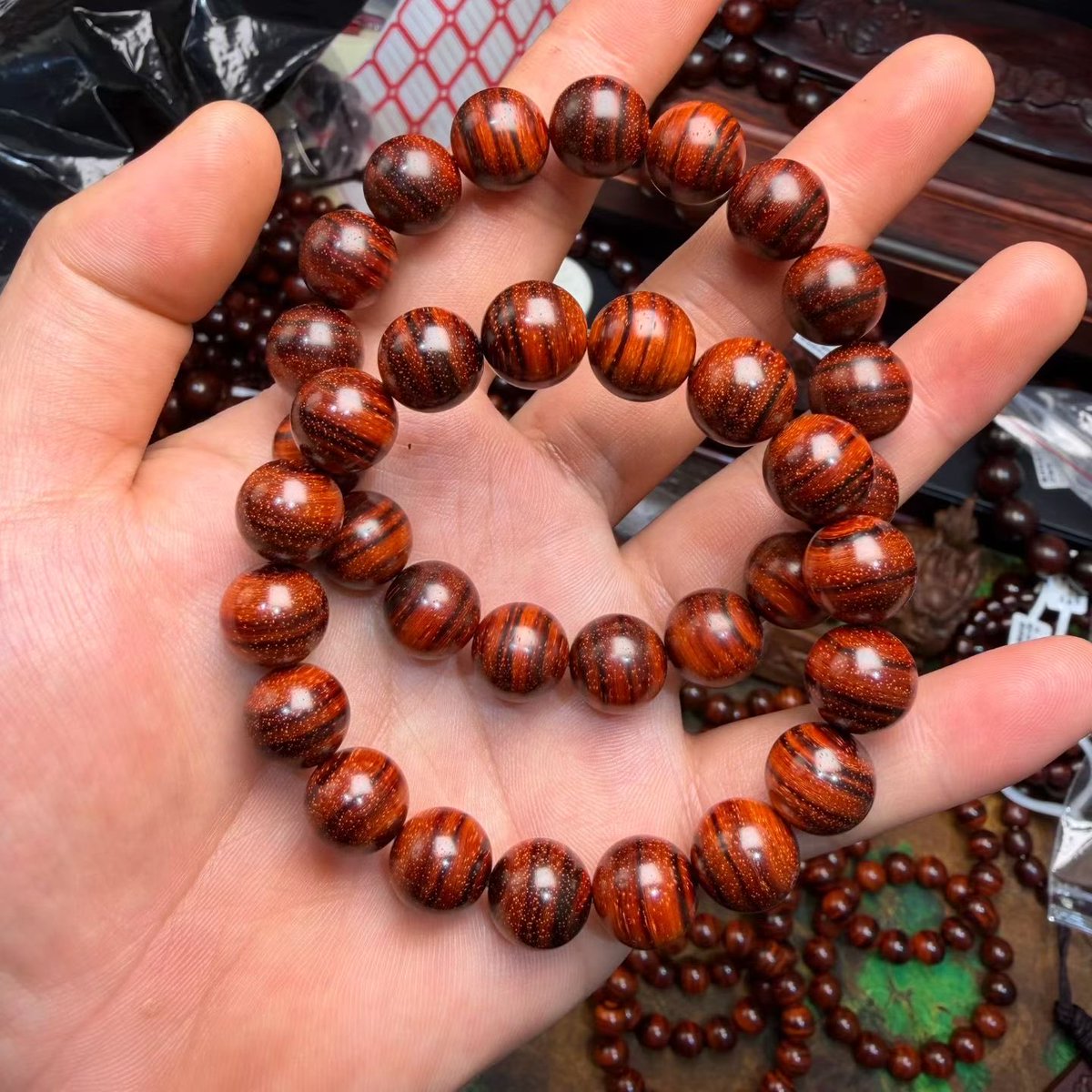 AGwbe3's tweet photo. Premium Red Sandalwood Prayer Beads ✨

Handcrafted with natural red sandalwood
Smooth texture ·Deep rich color · Elegant shine

✔️ 108 beads
✔️ Comfortable fit
✔️ Unisex design

Worldwide shipping available 🌍
DM to order 📩

#prayerbeads #tasbih #misbaha #sandalwood #mensstyle https://t.co/pvbizGTAad
