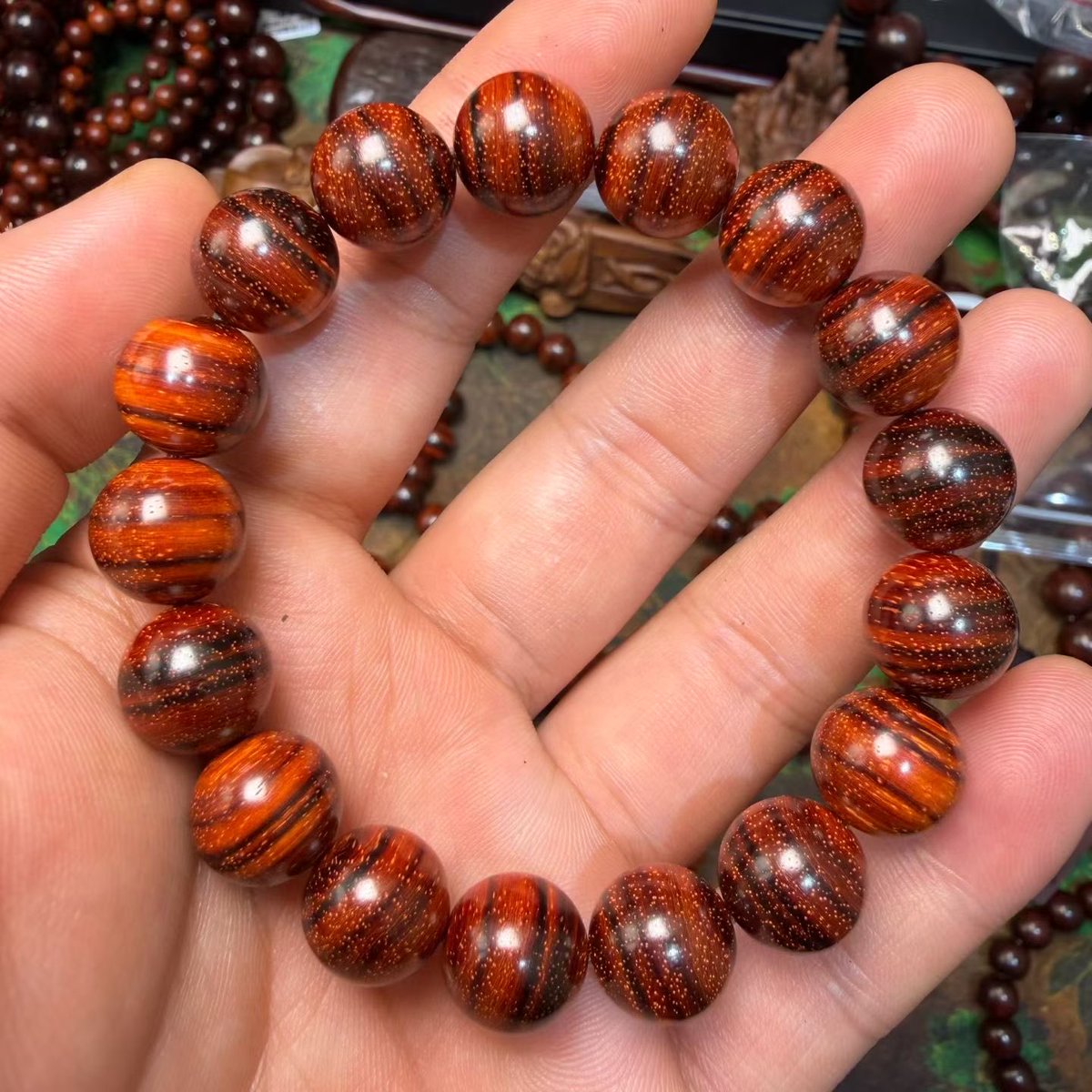 AGwbe3's tweet photo. Premium Red Sandalwood Prayer Beads ✨

Handcrafted with natural red sandalwood
Smooth texture ·Deep rich color · Elegant shine

✔️ 108 beads
✔️ Comfortable fit
✔️ Unisex design

Worldwide shipping available 🌍
DM to order 📩

#prayerbeads #tasbih #misbaha #sandalwood #mensstyle https://t.co/pvbizGTAad
