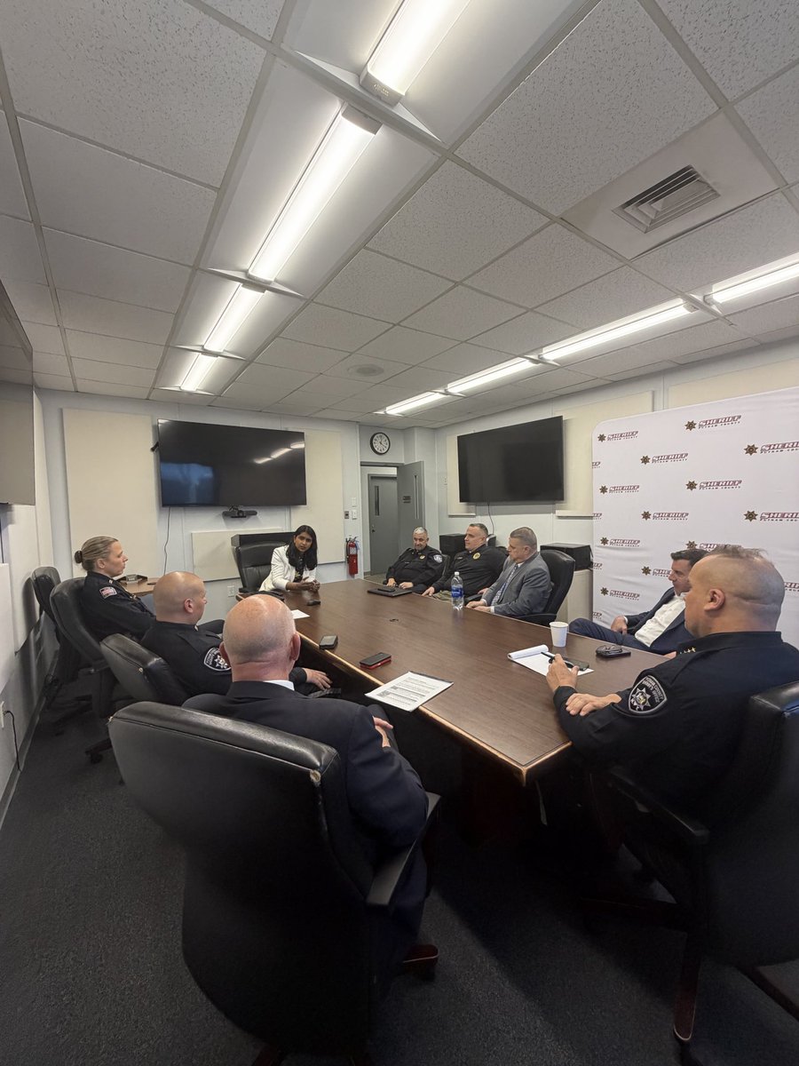 Met with law enforcement leaders in Putnam County today to talk about the real impact of New York’s bail reform laws and Raise the Age laws. 

They’re seeing the same offenders cycle in and out—back on the streets instead of being held accountable.

New York’s soft-on-crime