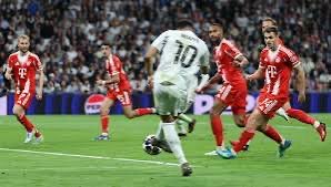 Poi vedi Real-Bayern … ti ricordi che tu hai i Lotito … e capisci anche perché non sei andato al mondiale . Italia archeologia calcistica ed imprenditoriale