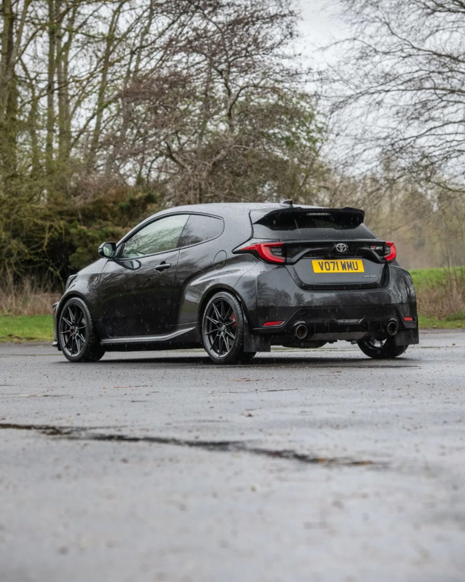 PistonHeads's tweet image. Make an offer: Toyota GR Yaris Circuit Pack. 

Powered by a 1.6L turbocharged three-cylinder producing 261bhp, paired with a six-speed manual and AWD. Factory Circuit package with BBS wheels, upgraded brakes, suspension, springs and exhaust: pistonheads.com/buy/auction/20…