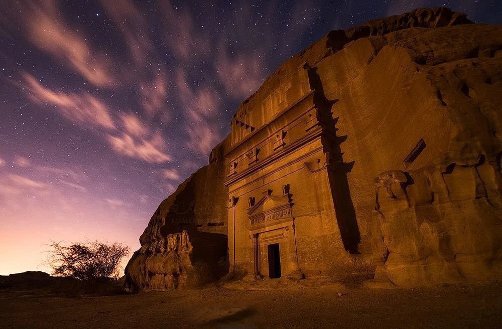 A_Alhothali_SA's tweet image. العُلا، متحف العرب القديم ، شهدت تعاقب حضارات امتدَّتْ جذورها لسبعة آلاف عام.

Al-Ula, the ancient museum of the #ARAB world, has borne witness to civilizations whose roots reach deep into seven millennia of history.