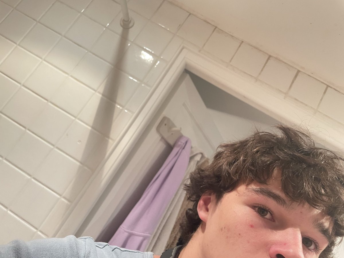 comeeemo's tweet image. Me vs my art