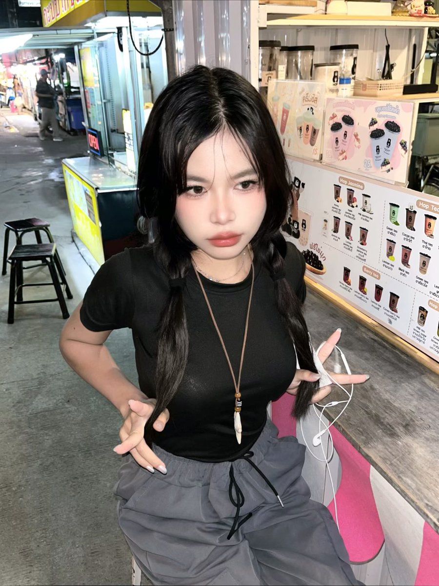 Nina🕷️ tweet media