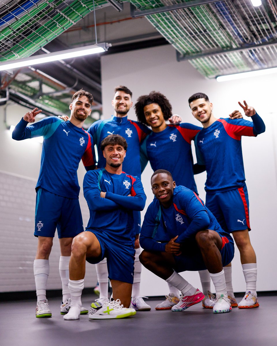 𝗙𝗮𝗺𝗶𝗹𝘆. ✌️😄

#VaiDarPortugal | #Futsal
