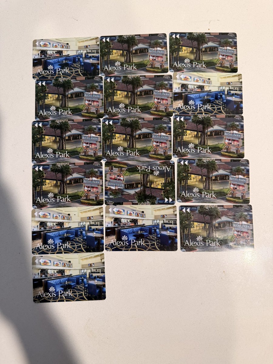 crossthatfox's tweet photo. POV your room keys kept getting demagnetized for no reason 😭 https://t.co/bQkcnHHk5o