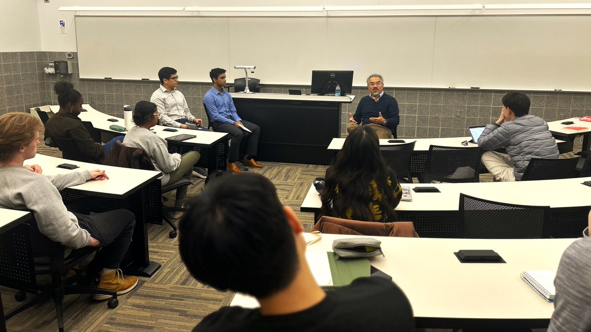 It was a pleasure to present 𝐇𝐮𝐦𝐚𝐧 𝐂𝐚𝐩𝐢𝐭𝐚𝐥 𝐟𝐨𝐫 𝐇𝐮𝐦𝐚𝐧𝐬 last week at <a href="/UMN_Econ/">UMN Economics</a>. The moderators asked thoughtful questions, and the audience was incredibly engaged. I enjoyed the conversation after the talk. Thank you!🙏
<a href="/UChicago/">The University of Chicago</a> <a href="/UChi_Economics/">UChicago Economics</a> <a href="/UChicagoPress/">UChicagoPress</a>