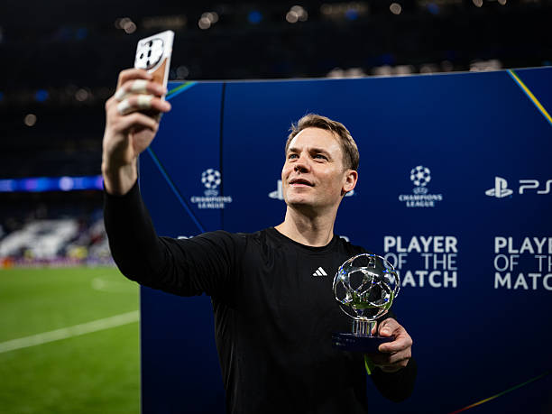 EPLworld's tweet photo. 🔔 

مانويل نوير يحصد جائزة أفضل لاعب في لقاء ريال مدريد وبايرن ميونخ 🌟🇩🇪 https://t.co/Cx7AtZN9xR