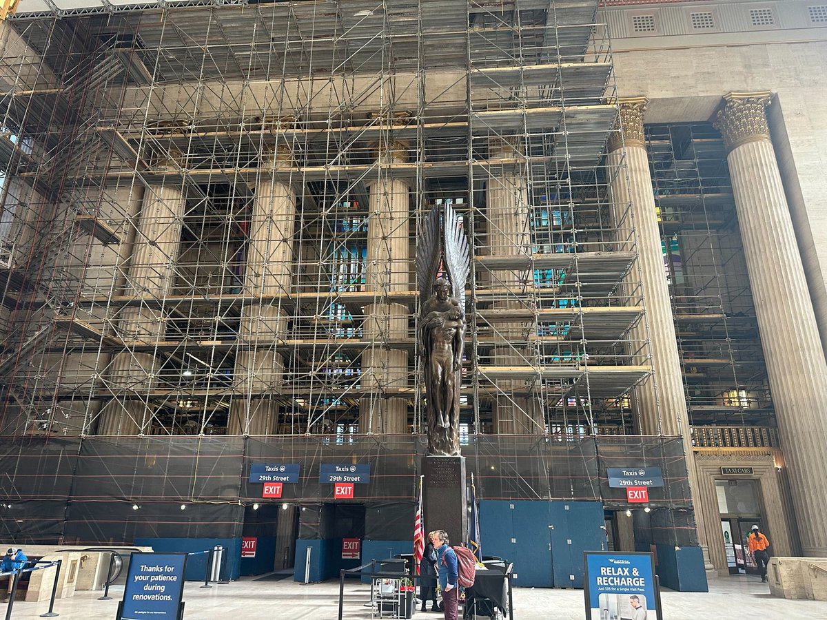 TTDAFLCIO's tweet photo. We ❤️ infrastructure, especially in the City of Brotherly Love! It's great to see the redevelopment underway at William H. Gray III 30th Street Street Station, the 3rd-busiest @Amtrak station in America. It's a new era of rail for Philly! https://t.co/QAnlDlji1v https://t.co/5y4TgYJqLE