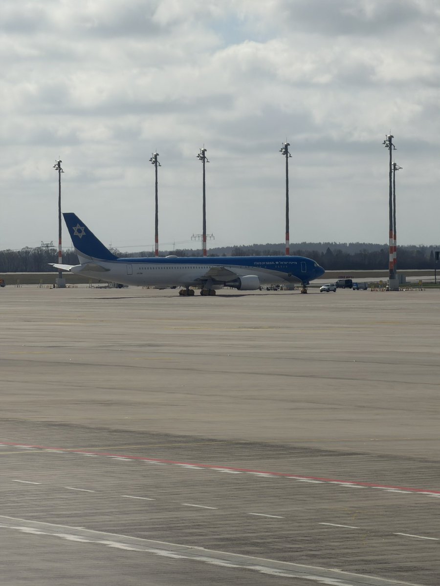 A⁴⁴🏎 tweet media