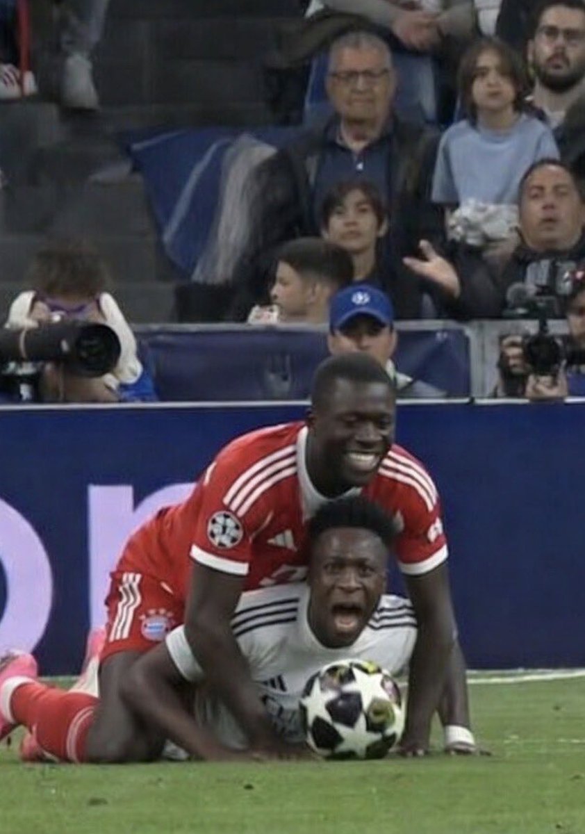 Queen_cule's tweet image. Esto de Vinicius y Upamecano que fue?😒