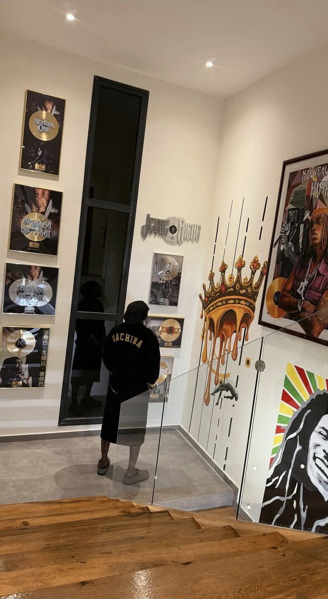 NOUVEAU BOSS tweet media