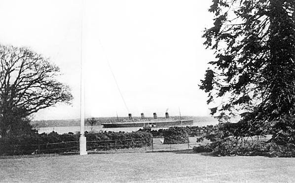 MeriaRmsTitanic's tweet image. #Titanic passing off Hythe