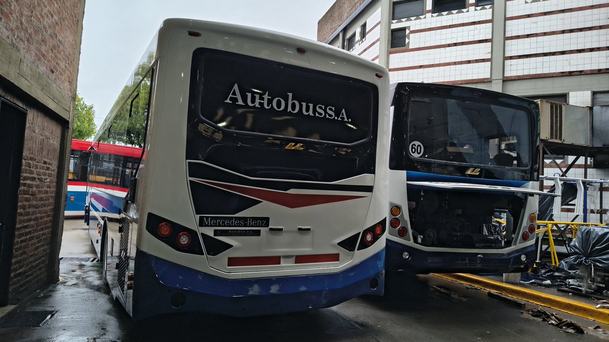 CiudadDeBondis's tweet photo. 🆕 NUEVO MODELO DE UGARTE
Estuvimos en el lanzamiento del nuevo #Ugarte "Europeo VI" en su fábrica en La Tablada.
#Linea152 y #Linea105 las dos primeras en tenerlo.
Próximamente TODO EL MATERIAL en nuestras redes + nota en YouTube a Manuel Ugarte, presidente de la carrocería. https://t.co/LSTpDGoZnU