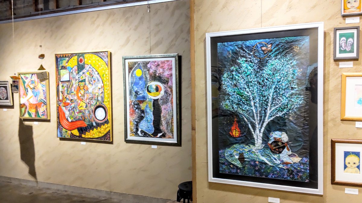 hkakuki's tweet photo. ヒナタノリミさん個展
「純粋な感覚の記憶」
igu_m_art

遠い昔まどろみの中の記憶が、ひとつずつ、今このときの掛け替えのないものとして現れてきたような

時系列に並べられた作品たち、ギュッと想いがつまった初期作は、その子が今いる世界の新作へと繋がる。とても素敵な展覧会でした🌈
@igu_m_art https://t.co/wvUokUVAyU