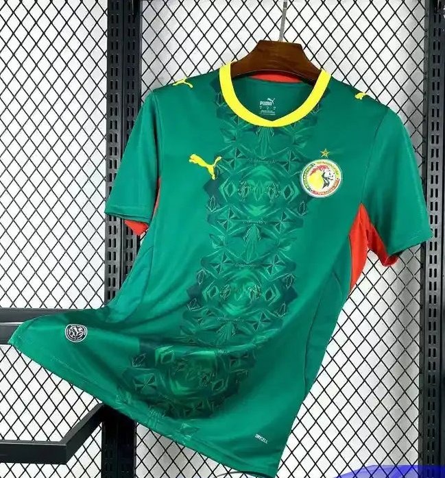 ciskovery's tweet photo. Le maillot du Sénégal 🇸🇳 : De 2000 à nos Jours 🎽 ... 
                                THREAD👇🏾 https://t.co/5VnegP50Uh