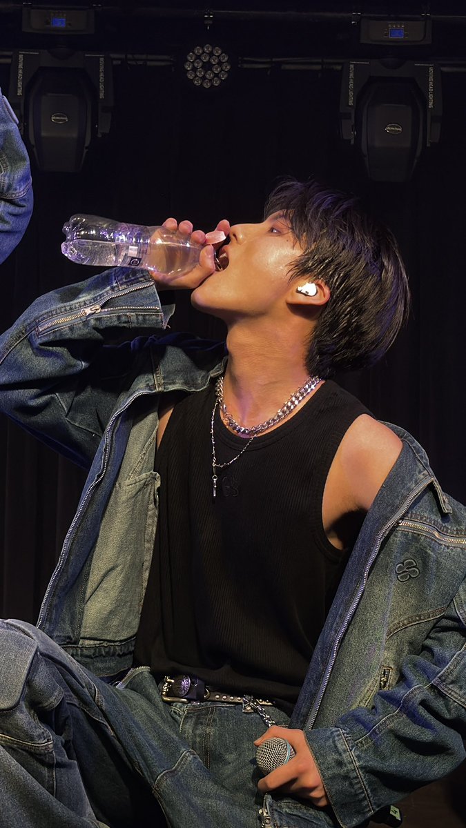 mollie 🦋 tweet media