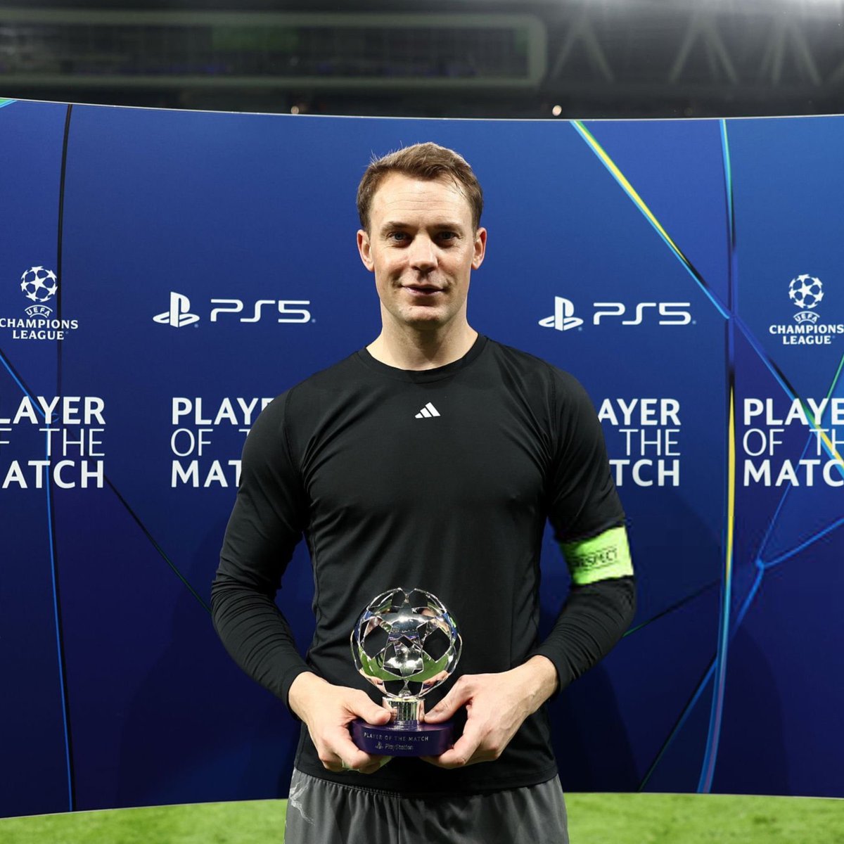 Football Pictures That Go Hard tweet media