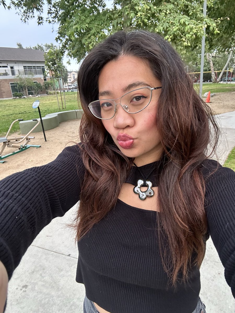 realgembb's tweet photo. Say hi - you know where 😇 https://t.co/E8lix5Qebz