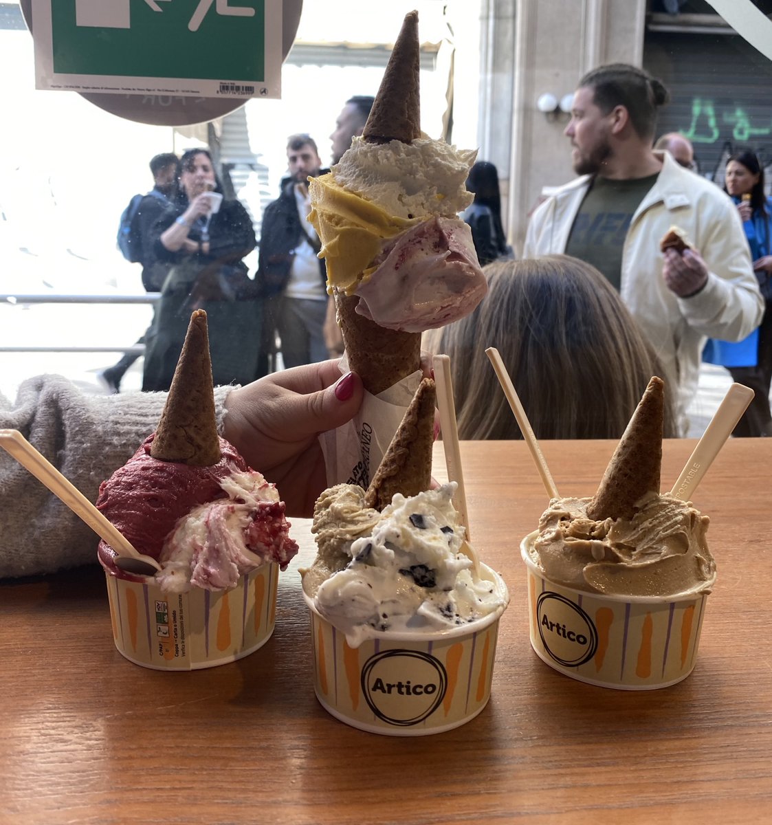 ccremeebrule's tweet photo. some gelato 🦩 https://t.co/rUOyMT9naL