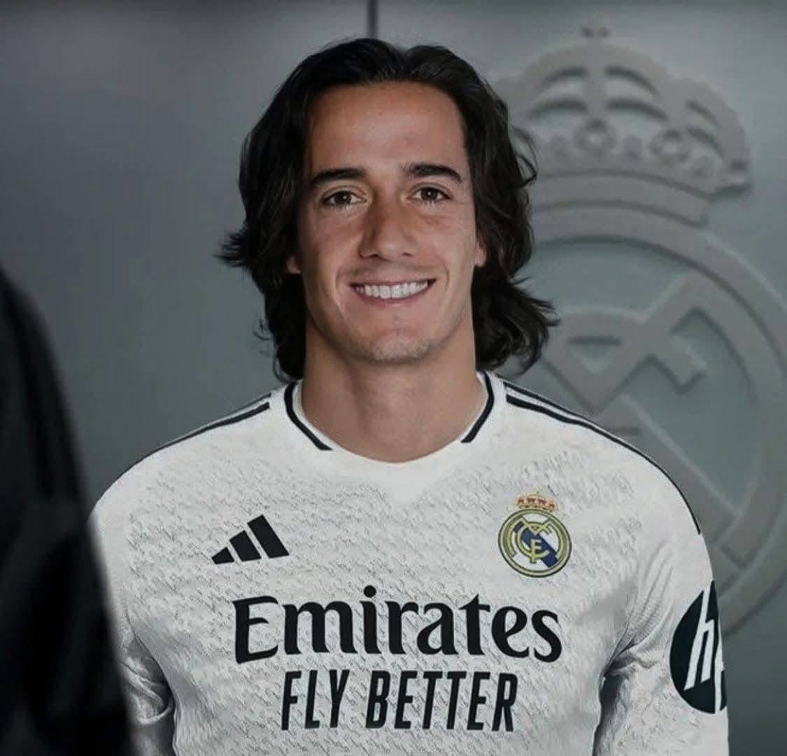 sirjuegobalon's tweet photo. Al final Carreras si era Lucas Vázquez con peluca 😭💔 https://t.co/6LaXTWdu2a