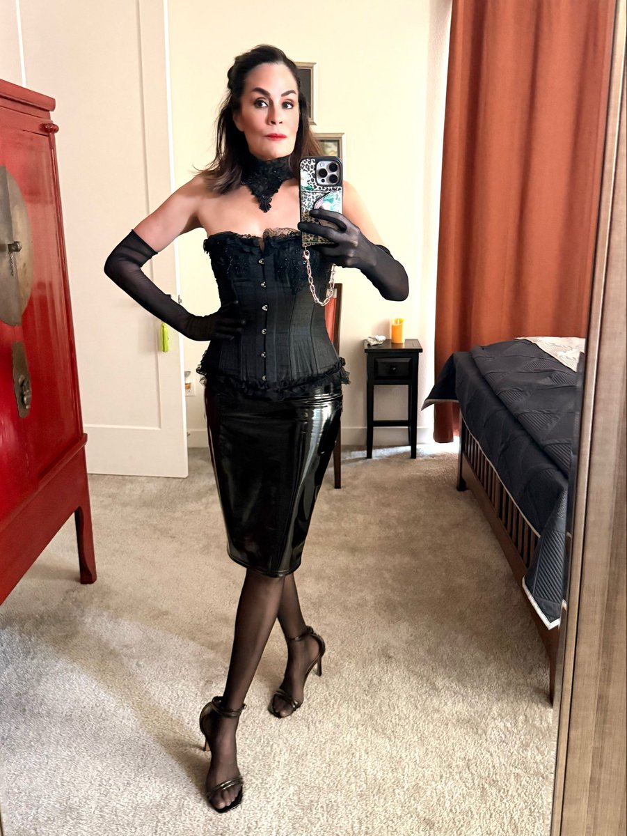 Mistress Gweneth tweet media