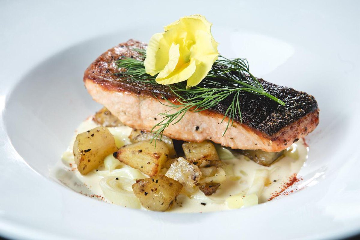 homevsfastfood's tweet image. [pro/chef]Salmon , leaks and potatoes 😍
#SalmonRecipe #ChefLife #LeaksAndPotatoes #SeafoodLovers #CulinaryDelight #homecooking #food #recipes #foodpic #foodie #foodlover #cooking #hungry #goodfood #homecookingvsfastfood