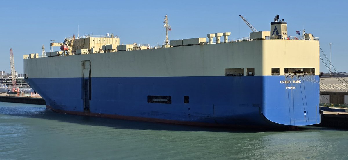 JimsShipTweets's tweet photo. GRAND MARK alongside at Southampton today. https://t.co/p4wV0vrLcU