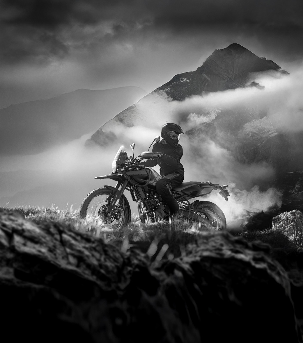 kotecinho's tweet image. 2026 Royal Enfield Himalayan Mana Black Edition
