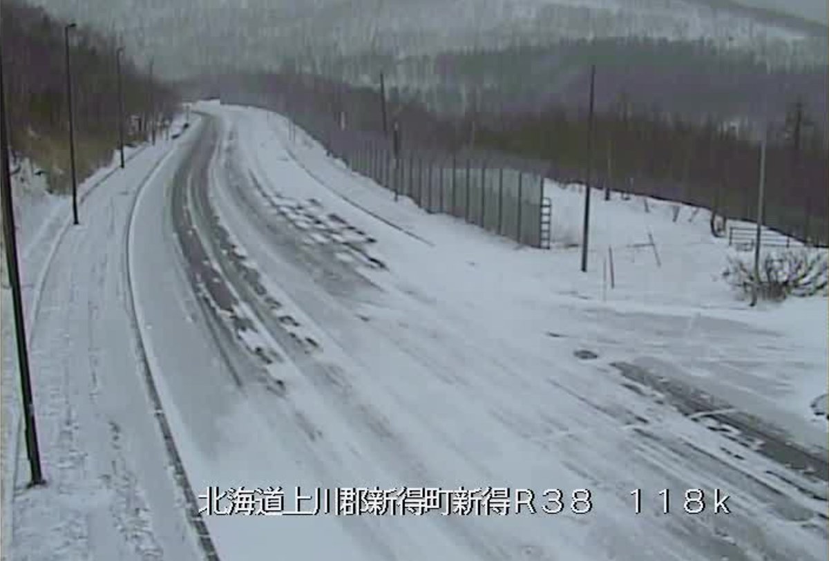 livecam_db's tweet photo. 道東の峠は雪道でスタッドレスタイヤ必須。
石北峠頂上ライブカメラ(北海道上川町)
https://t.co/zy0WQUFWIp
狩勝峠ライブカメラ(北海道新得町)
https://t.co/KpmMLwycbu
三国峠ライブカメラ(北海道上士幌町)
https://t.co/zn0BK4ffq0
日勝峠ライブカメラ(北海道清水町)
https://t.co/sTaPqNIFx5 https://t.co/WvoO6Dw7eP