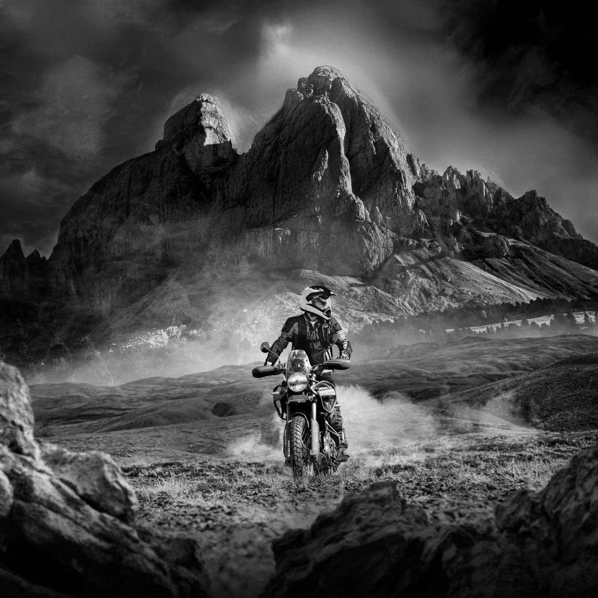 kotecinho's tweet image. 2026 Royal Enfield Himalayan Mana Black Edition