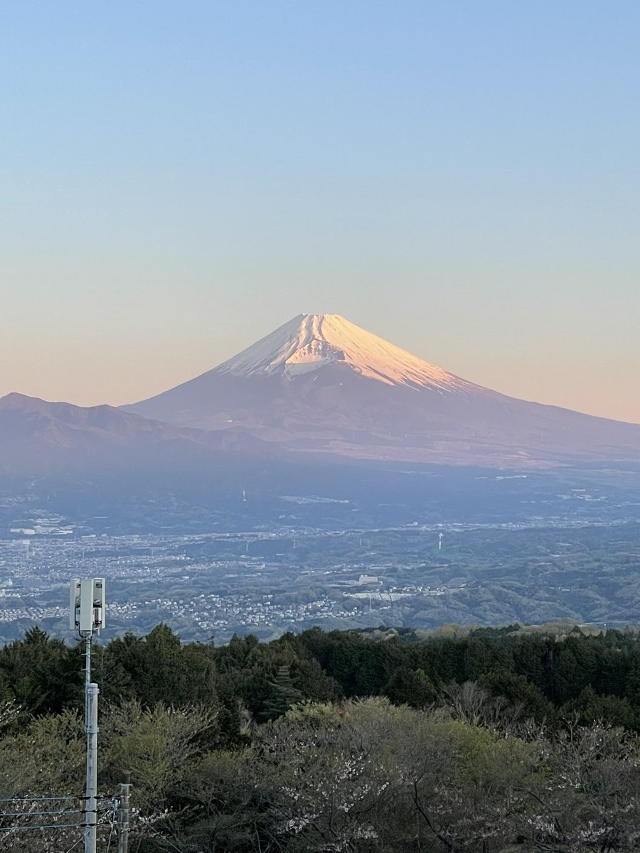 高原の絶景癒し宿
ホリデイハウスRuRuからの富士山🗻✨
#伊豆の貸別荘 #イマソラ #天空の隠れ家