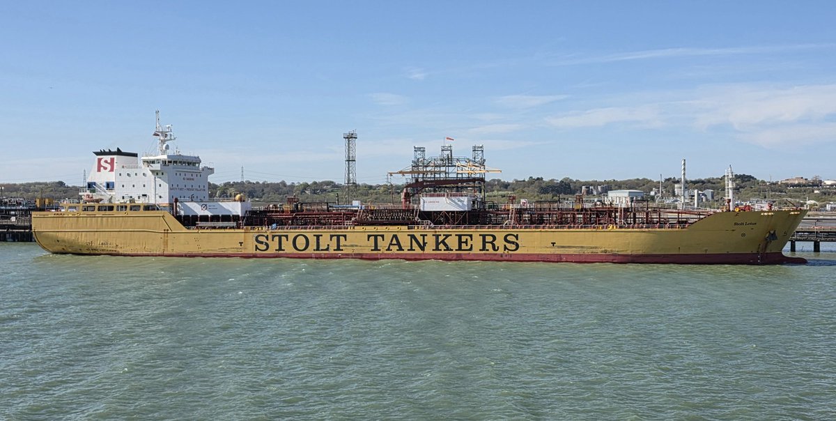 JimsShipTweets's tweet photo. STOLT LOTUS alongside at Fawley today. https://t.co/ng1J6FMKPd
