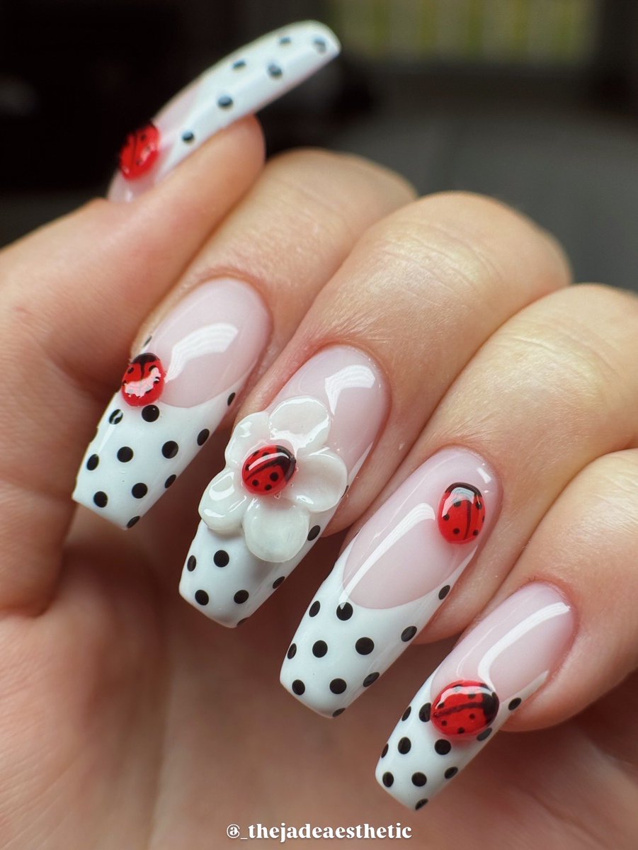 _jadeaesthetic's tweet photo. Ladybug polka dot nails 🐞

Socials linked in bio!! 🔗 #nails #nailart #nailinspo https://t.co/tdJldJwp1a