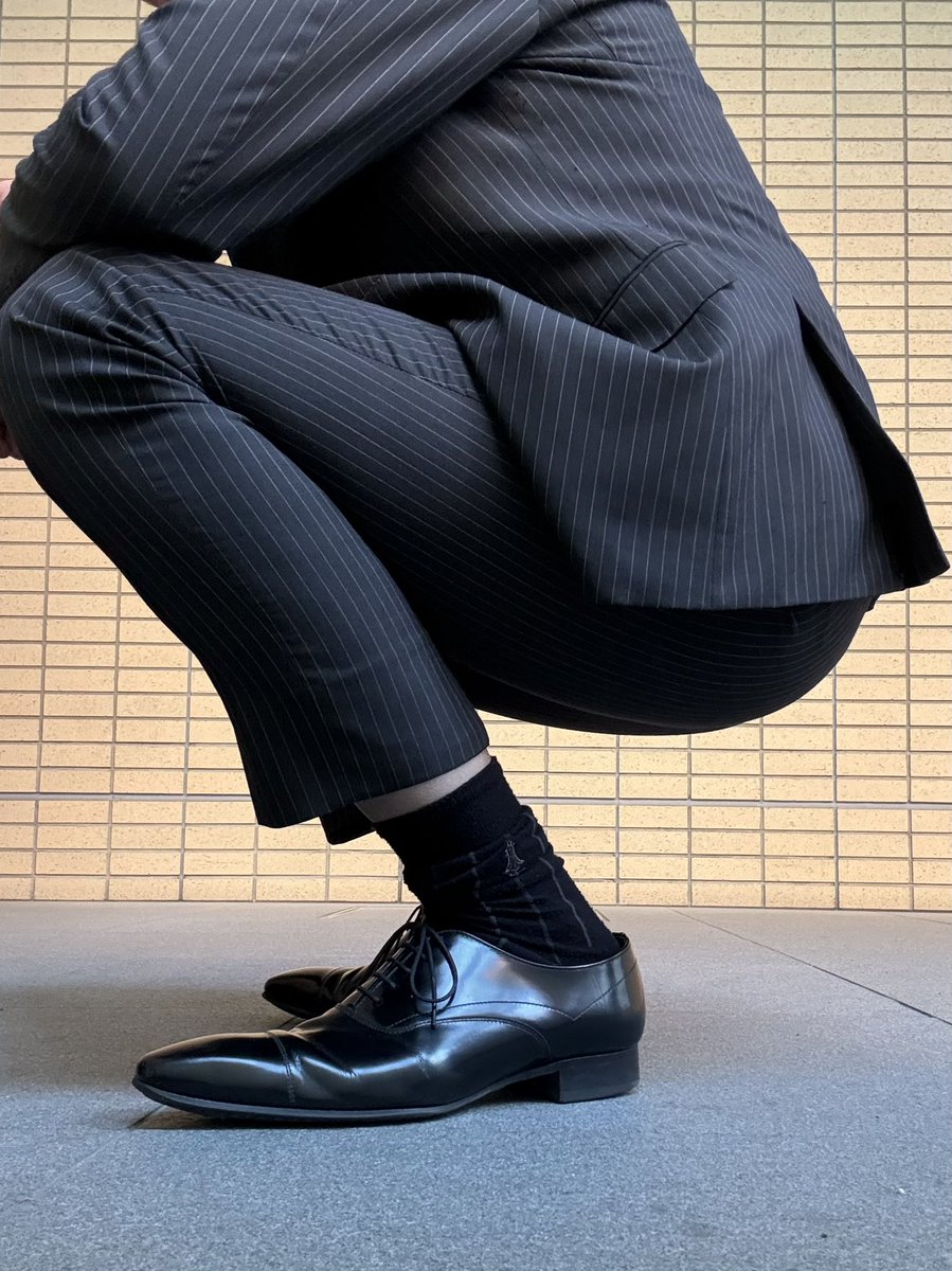 daikimail123's tweet photo. 靴下がズレてるのが気になります
スーツ、黒革靴、ビジソ、尻フェチに
刺さるかな https://t.co/VsvmVpG3Iz