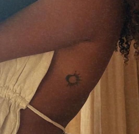tszanymcrae's tweet photo. Você será eterna em nossa memória tatuagem sol e lua😭 https://t.co/0IgXC5HGJu