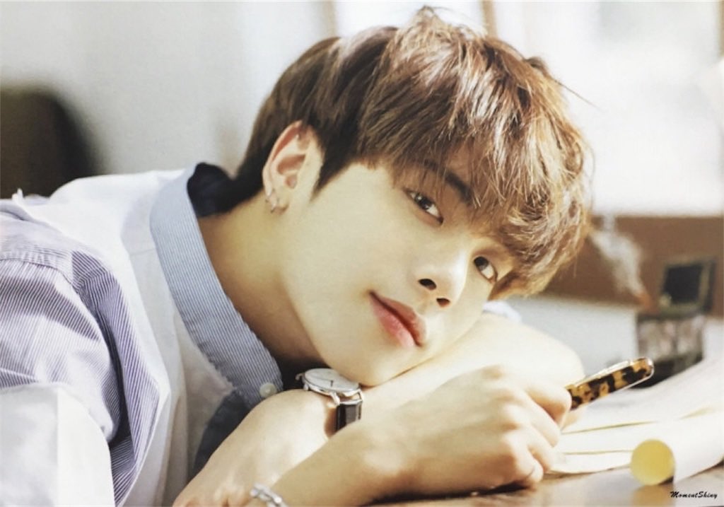 SHINeeの拾い画像bot tweet media