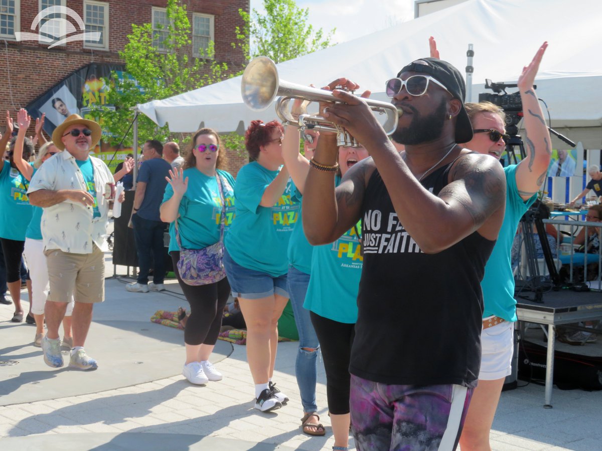 LifeTouchHealth's tweet image. #THROWBACKTHURSDAY: Folks were on their feet at our first Party at the Plaza in 2022, as Rodney Block led a second line procession through Argenta Plaza. Join us on April 25, as Rodney Block returns to Party at the Plaza! Details at partyattheplaza.org. #LifeTouchHealth #TBT