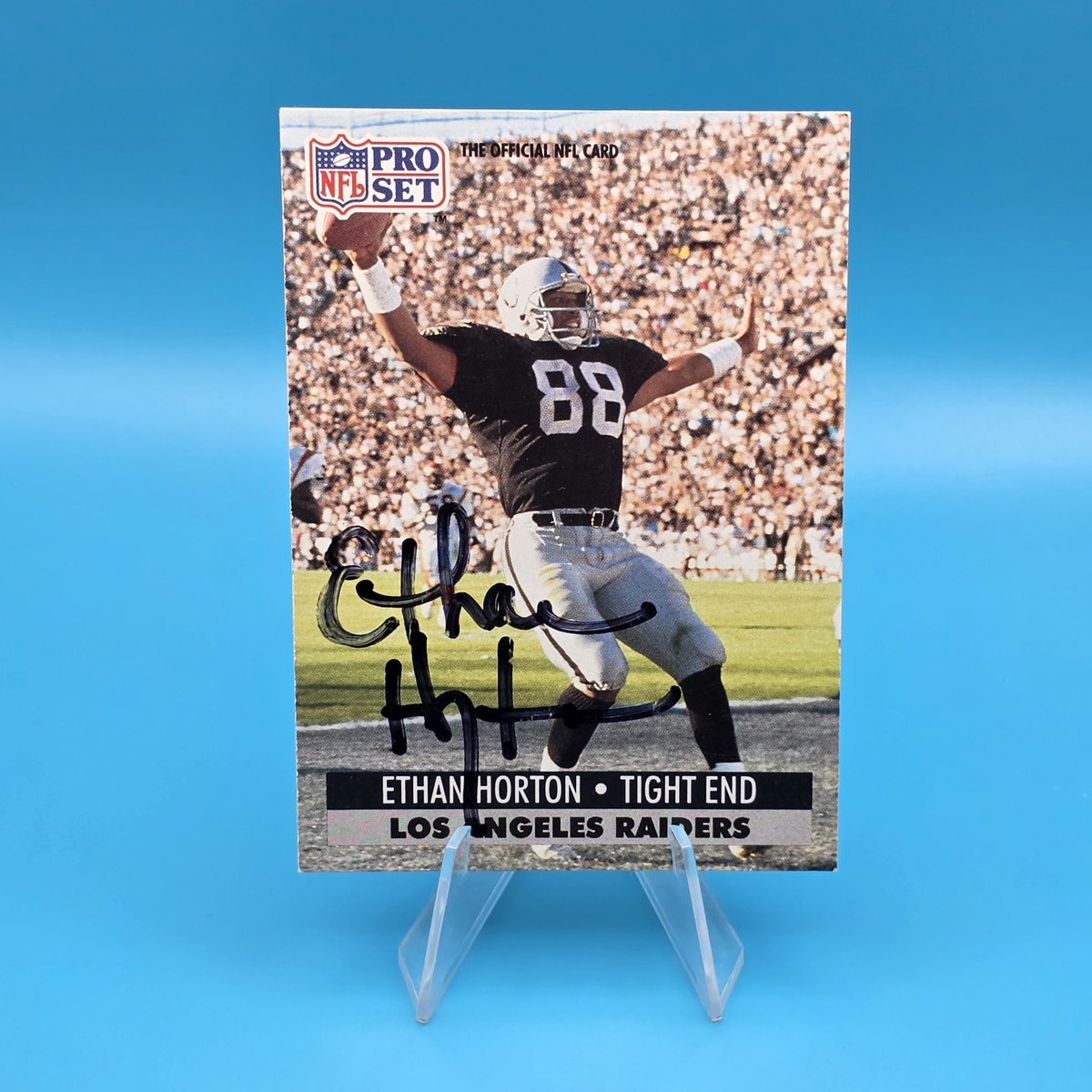 MeRedEye tweet media