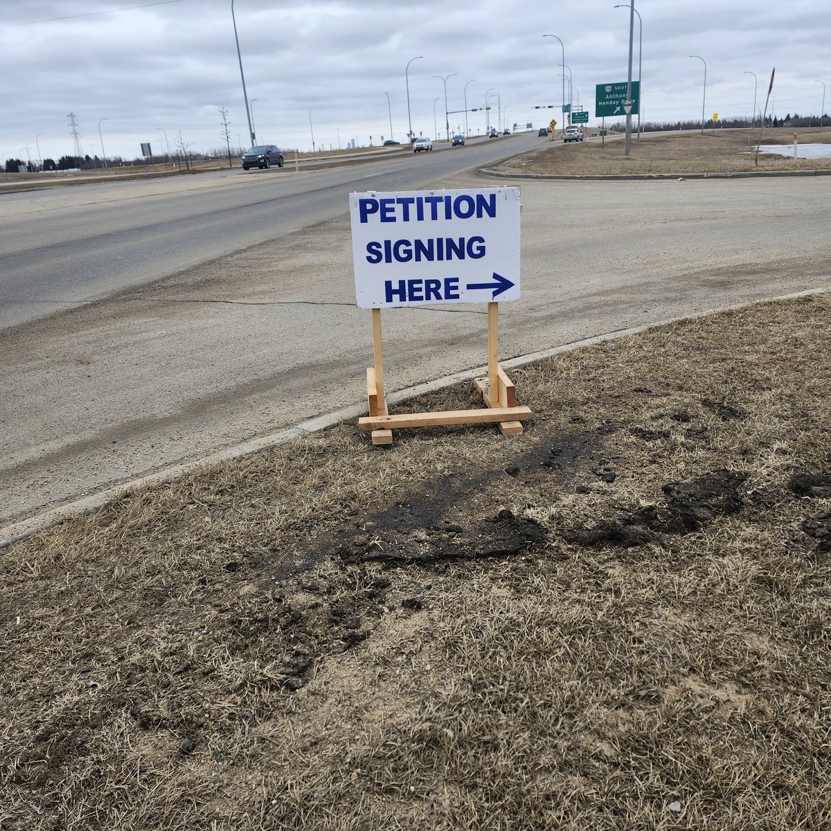 grandesummit's tweet photo. Here again at 199st and Lessard RD. https://t.co/ikXtQ5MFE9