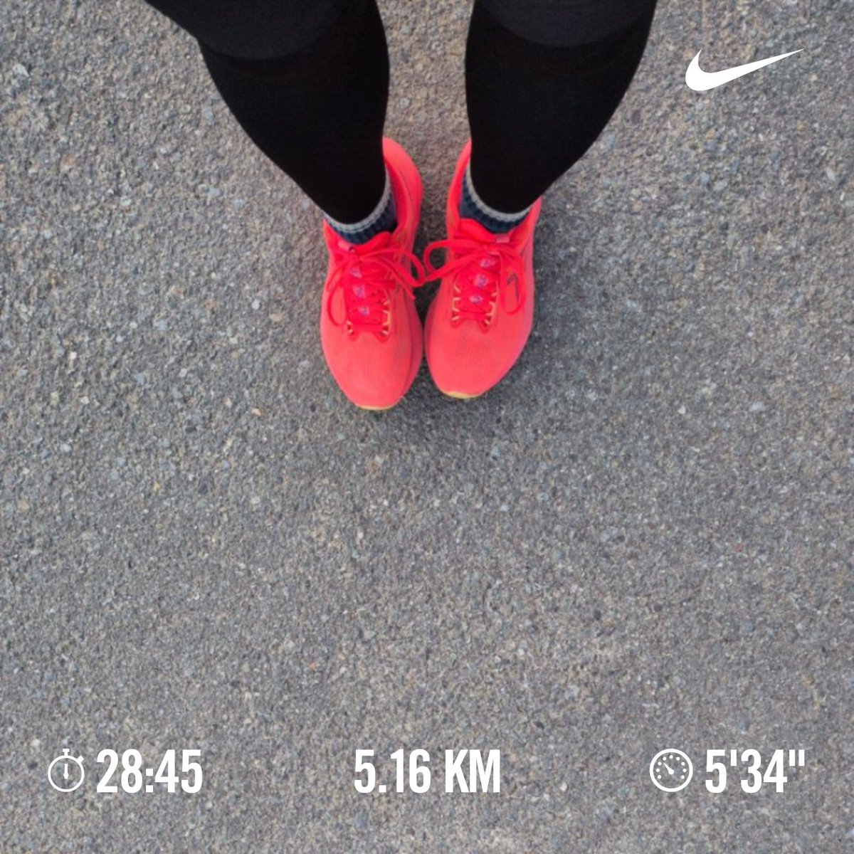 sooool438528's tweet image. Wednesday morning
#Running in the clear, crisp air

ひっそり #臨時同時ラン
走ることで誰かの力になれたらと、
ペース上げて、しんどい中も負けず走ってきました🏃‍♀️

応援、届いていたら嬉しいな😌

ここぞという時はノヴァブラスト5👟
人生初フルを支えてくれた相棒。
手放し時が分からないな😅