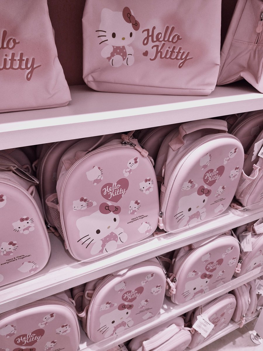 cakeytzc's tweet photo. ⏔⏔⏔ ꒰ ᧔ෆ᧓ ꒱ ⏔⏔⏔
shopping day (๑ᵔ⤙ᵔ๑) #jiraitwt
#hellokittytwt https://t.co/x7m0MKH9z7