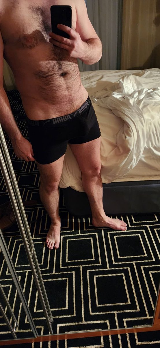 1darkslight's tweet photo. Perks of working in hotels 1/3 https://t.co/42ieBtN0Wx