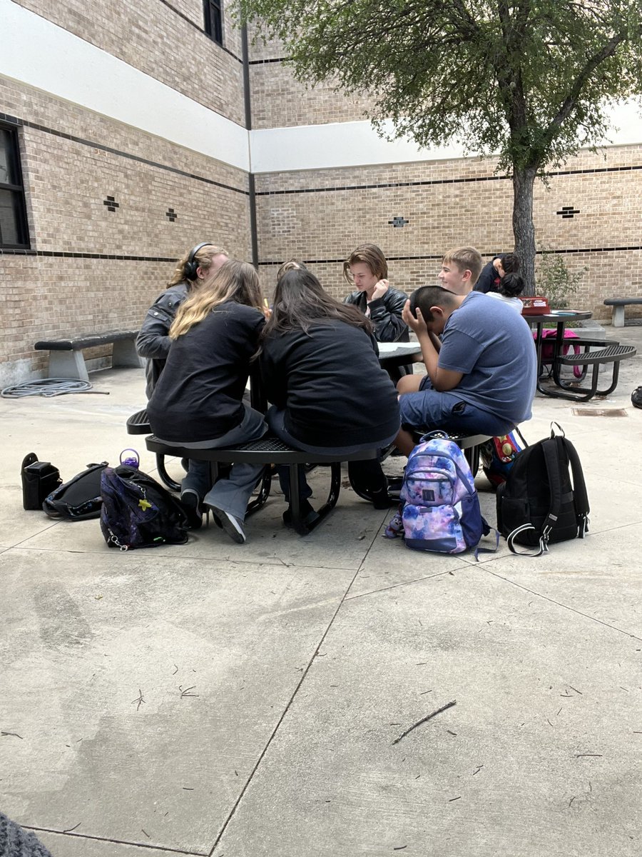 MrsUrrabazo's tweet photo. Tuesdays are for D &amp; D!!! This weather is too beautiful to pass up. 
@NISDJonesSTEM @NISDJones https://t.co/Ead1DNC9wd
