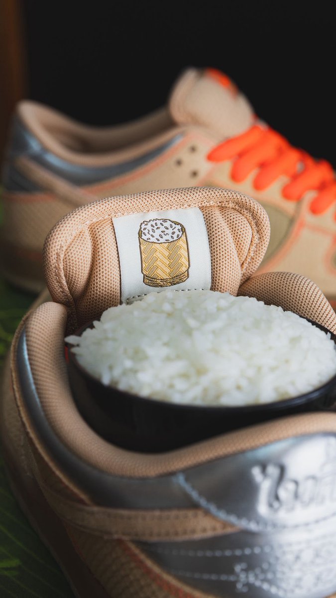 house_drift's tweet photo. Nike SB Dunk Low Pro “Som Tum” pulls from Thailand’s iconic green papaya salad. Woven panels nod to kratip rice baskets, with earthy suede and textured uppers inspired by shredded papaya. Orange hits bring the heat, while the heel features Thai patterns with Nike written in Thai script.

Under the tongue, graphics show Som Tum and sticky rice. Insoles carry rice bag details, with a hidden lotus on the Zoom Air.

Thank you to Siam Orchid Cocoa Beach for the amazing Thai food and letting us use their space to catch this full story 🙏

Release Details:
• Saturday, April 11th • In-Store: 11AM EST • Online: 2PM EST • $130 MSRP • Sizes 5M–15M • 1 Pair Per Customer