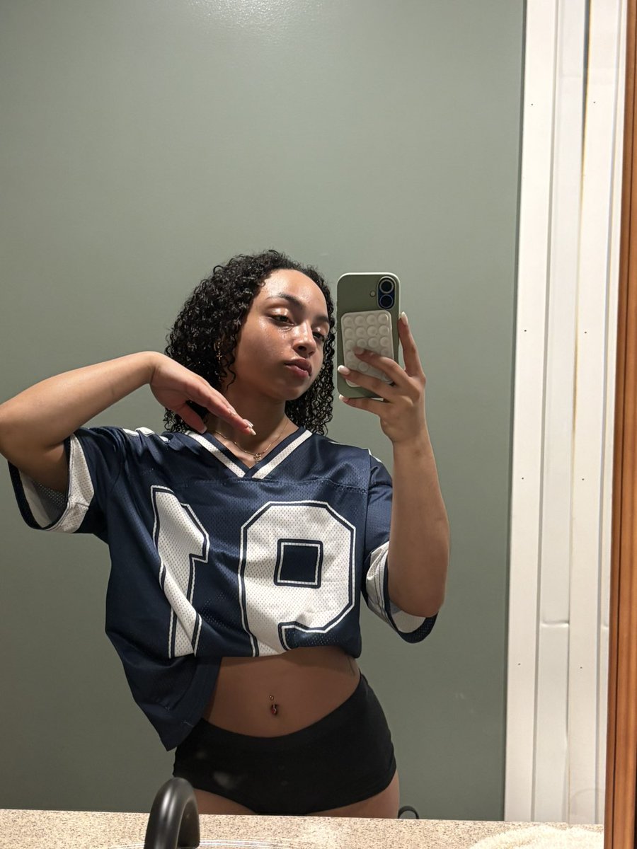 Princess Tee 👸🏾💵 tweet media