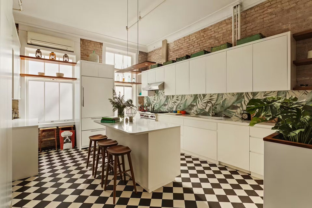 kotecinho's tweet image. Loft at 21 Bond Street
Manhattan

Compass