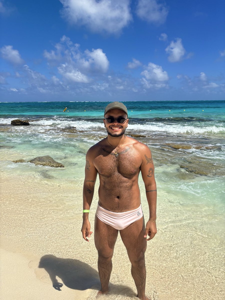 meyyerj's tweet photo. celebrando los 26 ☀️🏖️ https://t.co/AHZZfUAQj5