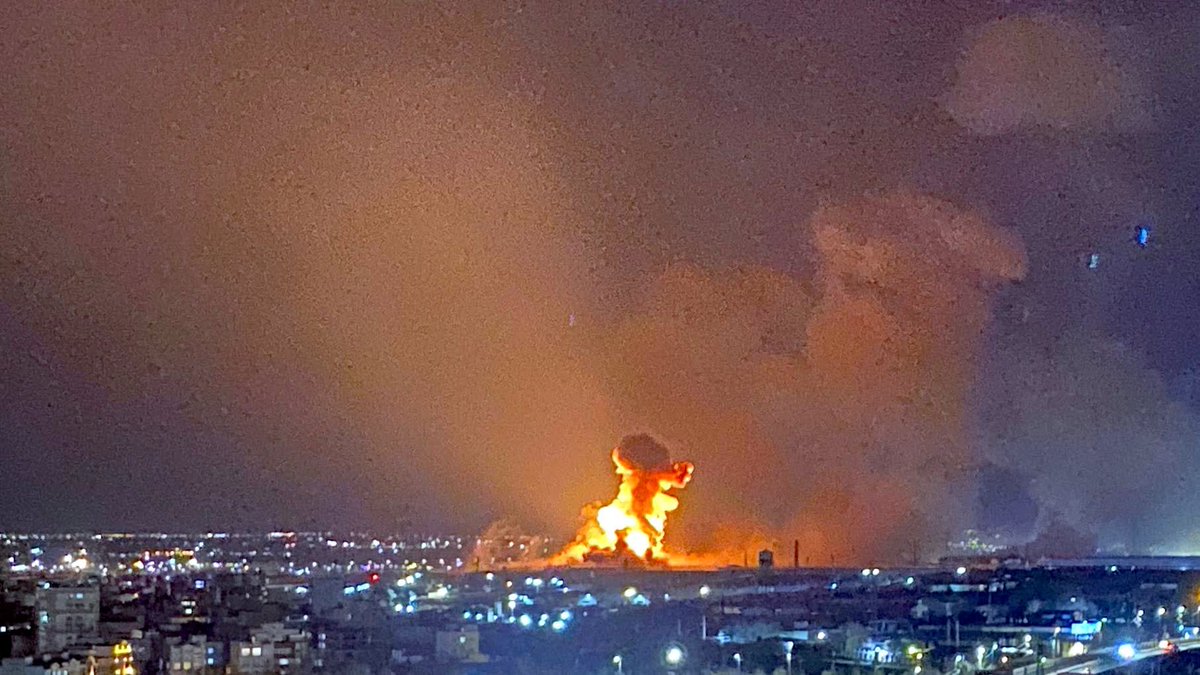 PiyasaTturkiye's tweet photo. 🔴 ABD-İsrail füzeleri, İran’ın en büyük alüminyum üreticisi olan Arak Alüminyum Şirketi’ni (IRALCO) bombaladı.
#Tuclk #Dmsas #Cusan #Poltk #Assan #Eti #Pekintas https://t.co/FNZ50IscgD